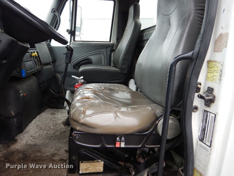 image for item DM0663 2005 International 7500  fuel truck