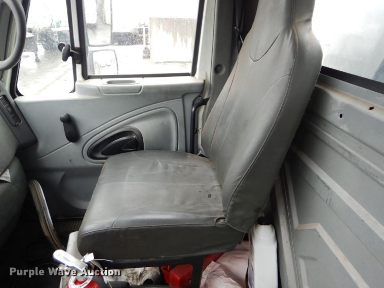 image for item DM0663 2005 International 7500  fuel truck