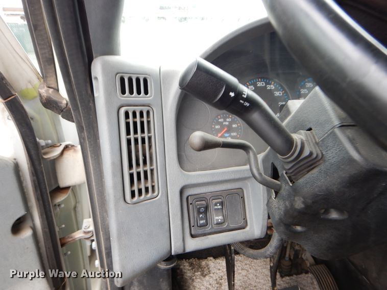 image for item DM0663 2005 International 7500  fuel truck