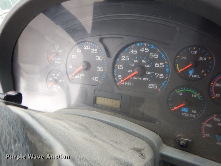 image for item DM0663 2005 International 7500  fuel truck