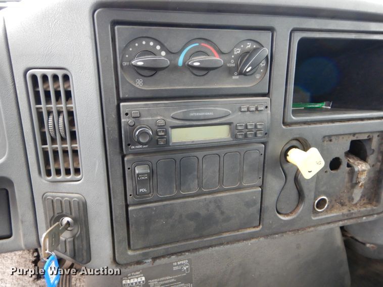 image for item DM0663 2005 International 7500  fuel truck