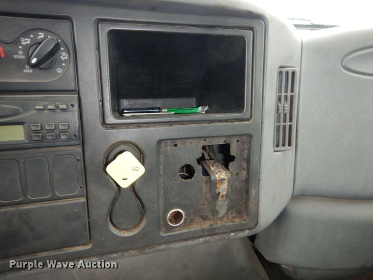 image for item DM0663 2005 International 7500  fuel truck