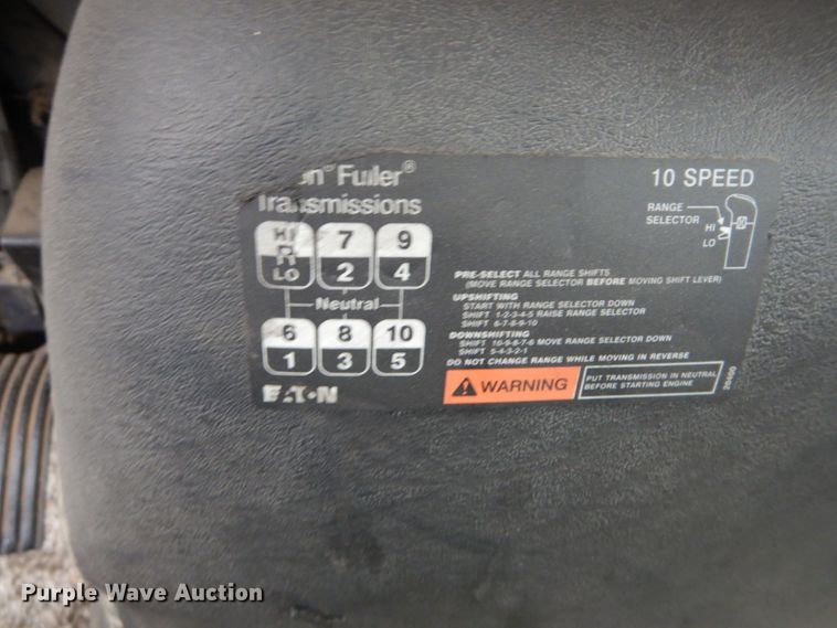 image for item DM0663 2005 International 7500  fuel truck