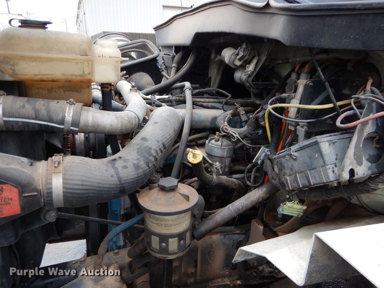 image for item DM0663 2005 International 7500  fuel truck