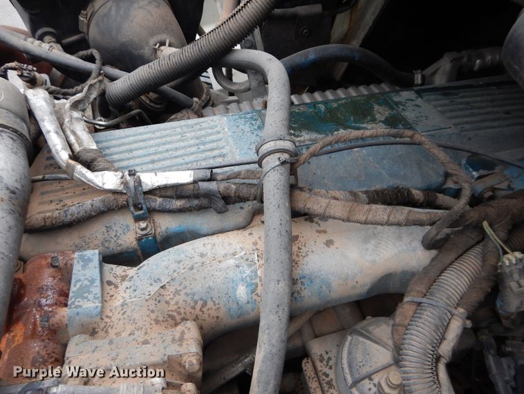 image for item DM0663 2005 International 7500  fuel truck