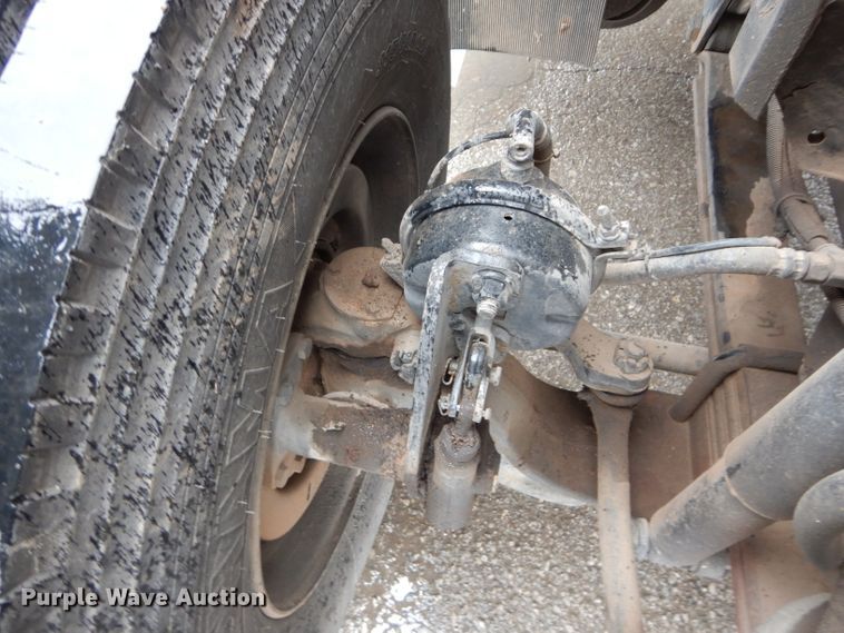 image for item DM0663 2005 International 7500  fuel truck