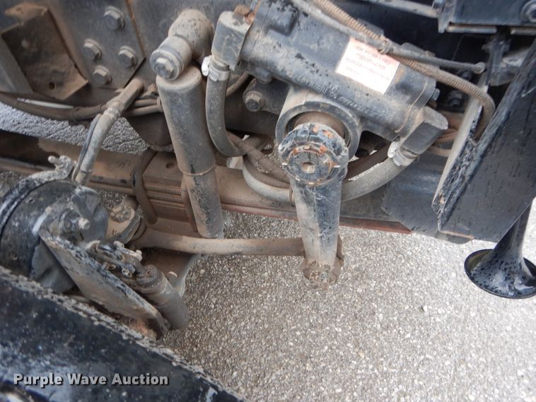 image for item DM0663 2005 International 7500  fuel truck