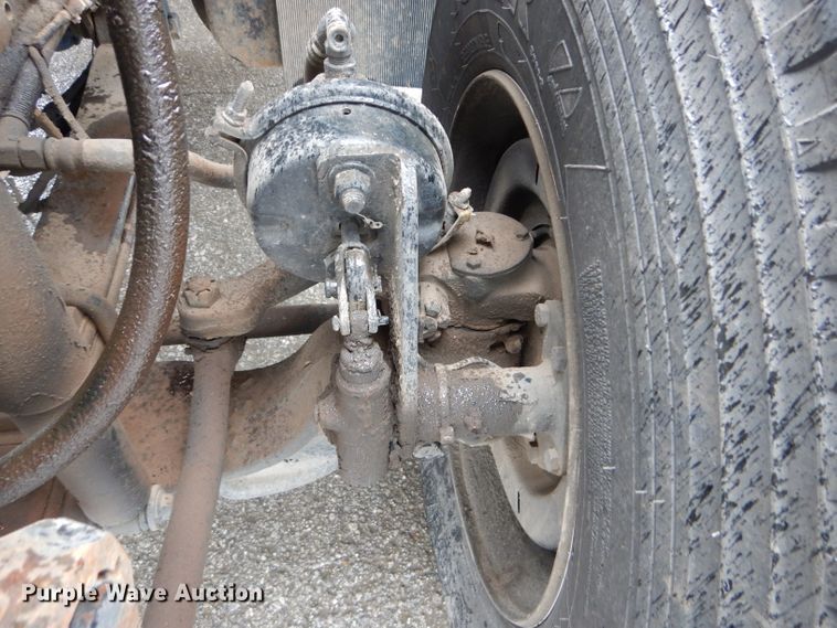 image for item DM0663 2005 International 7500  fuel truck