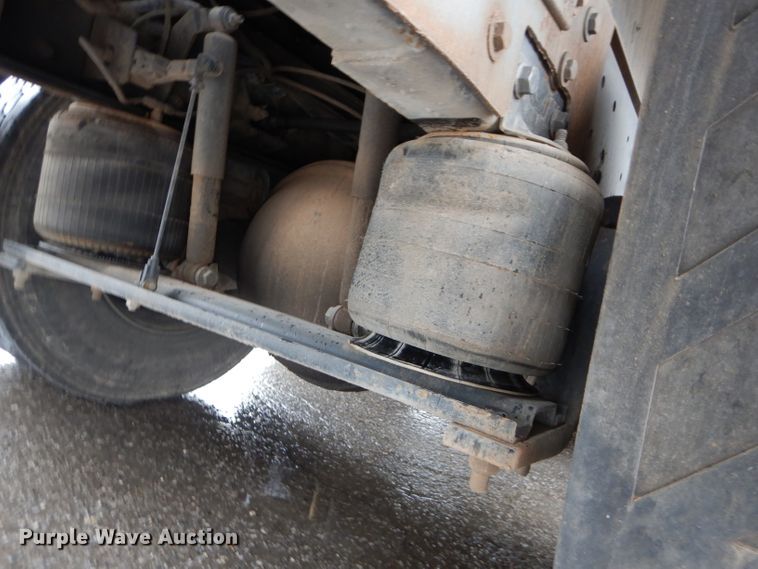 image for item DM0663 2005 International 7500  fuel truck