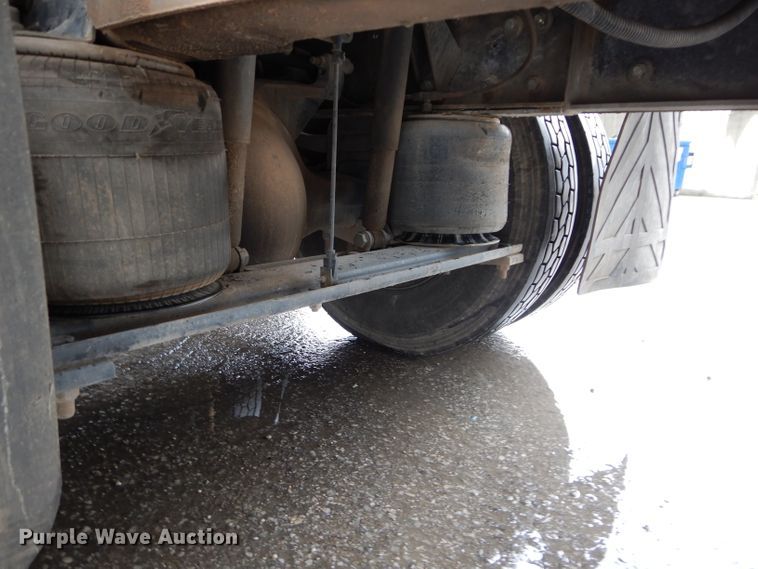 image for item DM0663 2005 International 7500  fuel truck