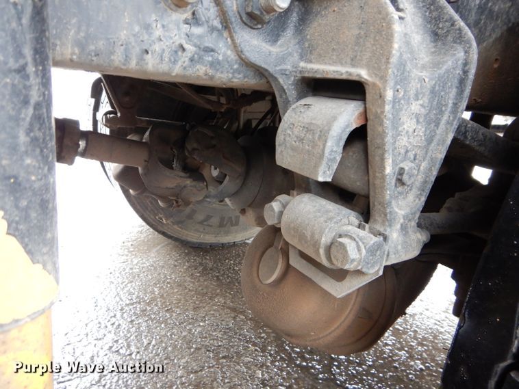 image for item DM0663 2005 International 7500  fuel truck