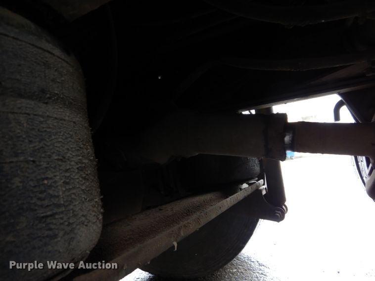 image for item DM0663 2005 International 7500  fuel truck