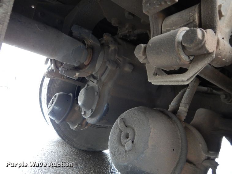 image for item DM0663 2005 International 7500  fuel truck