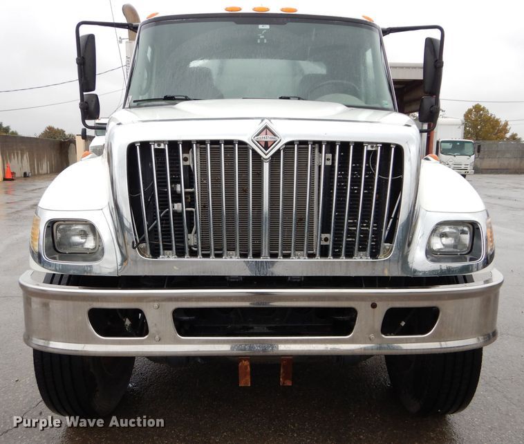 image for item DM0663 2005 International 7500  fuel truck