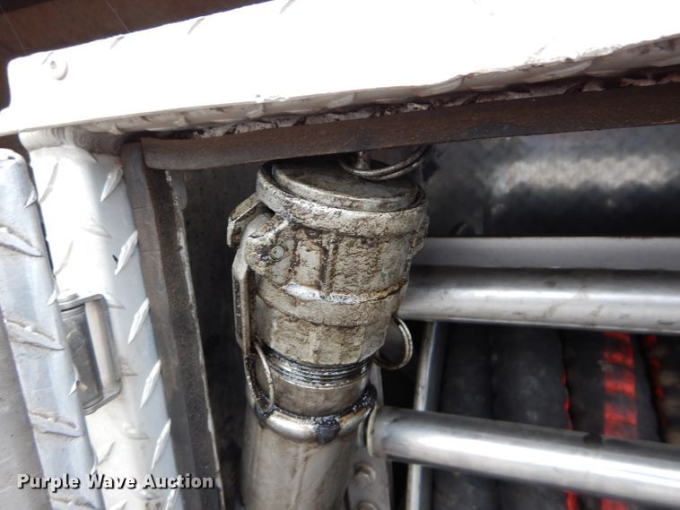 image for item DM0663 2005 International 7500  fuel truck