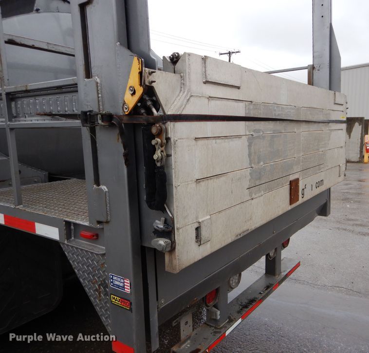 image for item DM0663 2005 International 7500  fuel truck