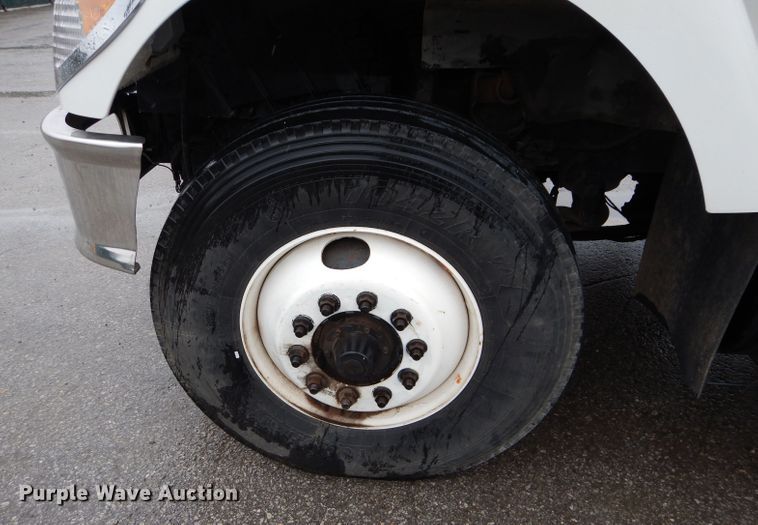 image for item DM0663 2005 International 7500  fuel truck