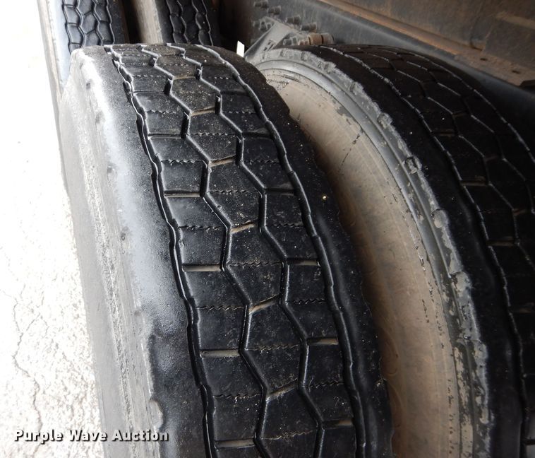 image for item DM0663 2005 International 7500  fuel truck