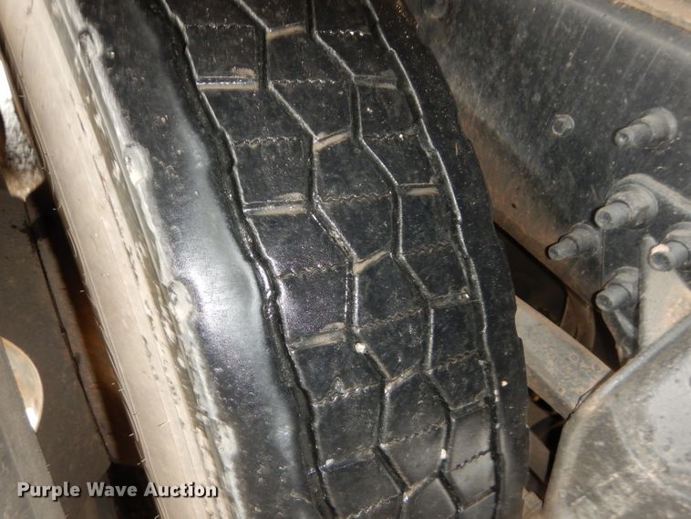 image for item DM0663 2005 International 7500  fuel truck