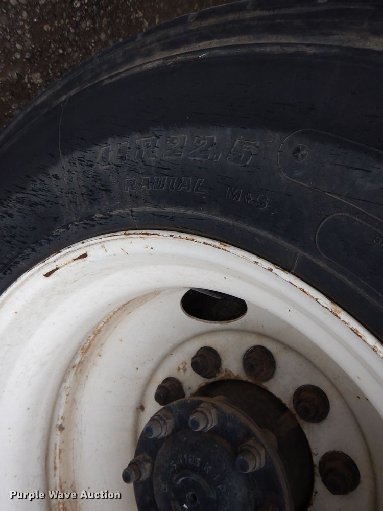 image for item DM0663 2005 International 7500  fuel truck