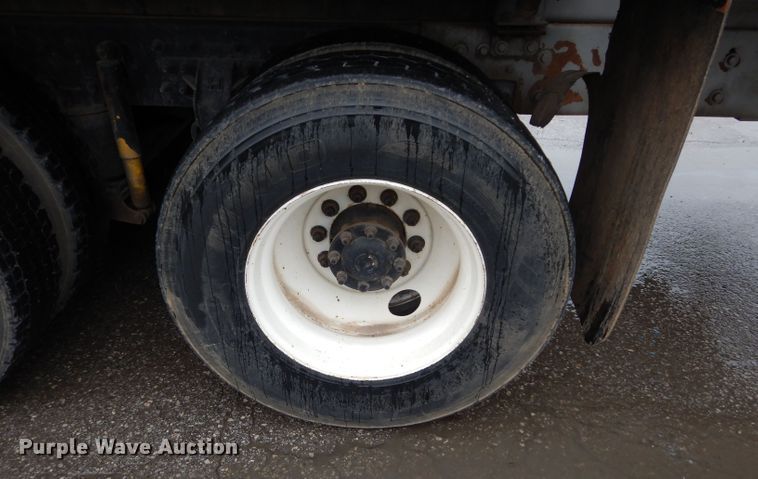 image for item DM0663 2005 International 7500  fuel truck