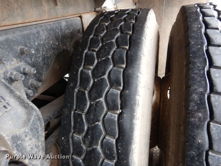 image for item DM0663 2005 International 7500  fuel truck