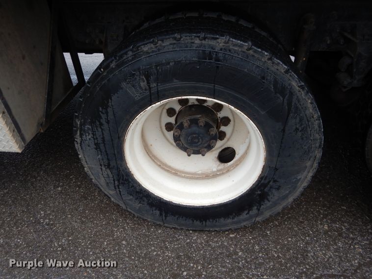 image for item DM0663 2005 International 7500  fuel truck