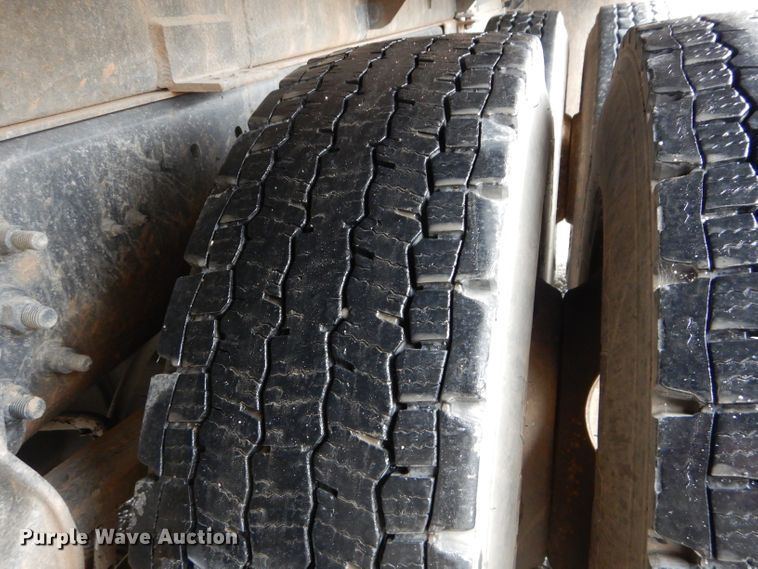 image for item DM0663 2005 International 7500  fuel truck