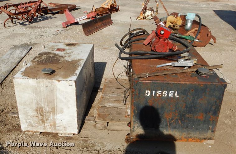 image for item DM0712 (2) auxiliary fuel tanks