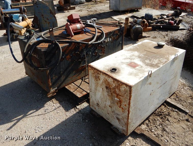 image for item DM0712 (2) auxiliary fuel tanks