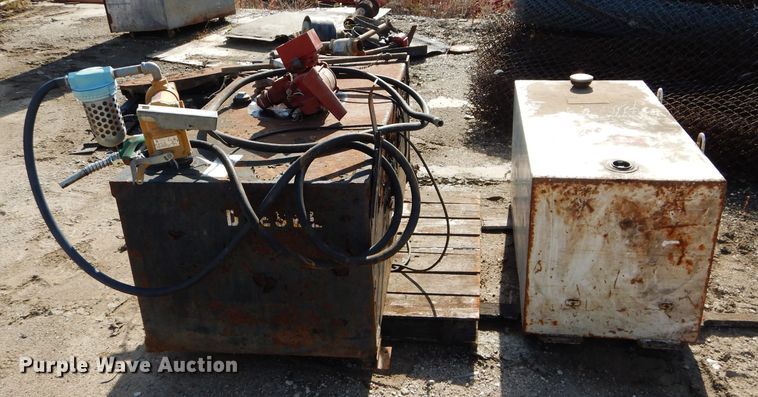 image for item DM0712 (2) auxiliary fuel tanks