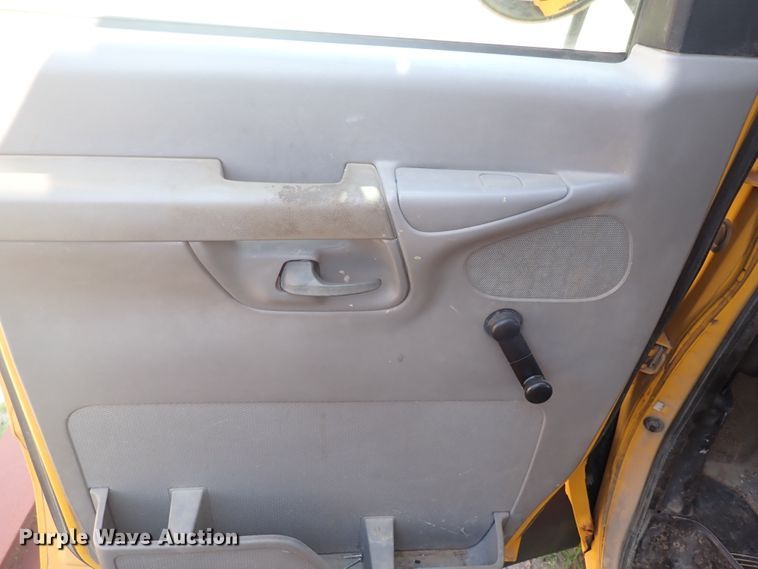 image for item DN1941 2002 Ford Econoline E350 Super Duty  school bus