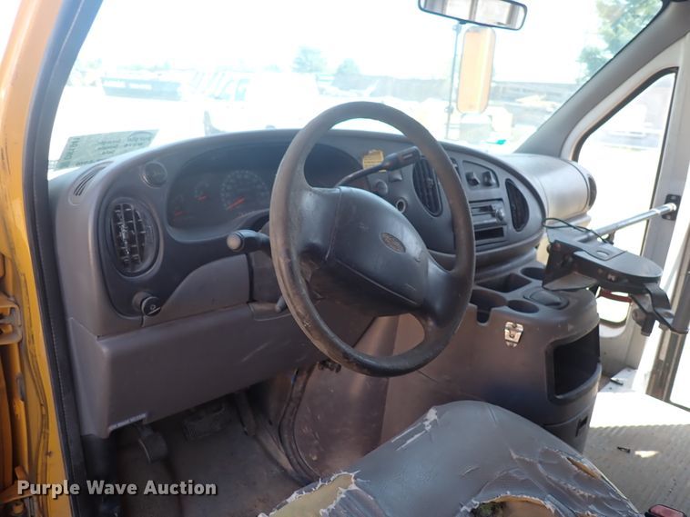 image for item DN1941 2002 Ford Econoline E350 Super Duty  school bus