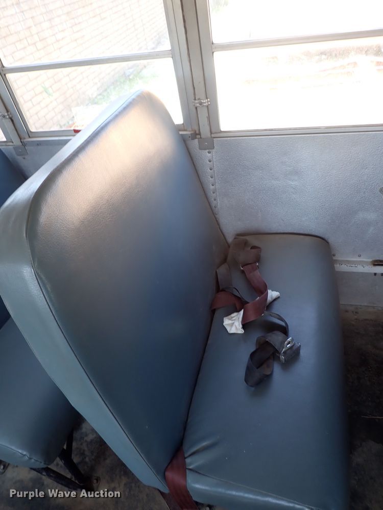 image for item DN1941 2002 Ford Econoline E350 Super Duty  school bus