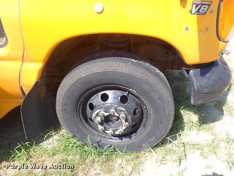 image for item DN1941 2002 Ford Econoline E350 Super Duty  school bus