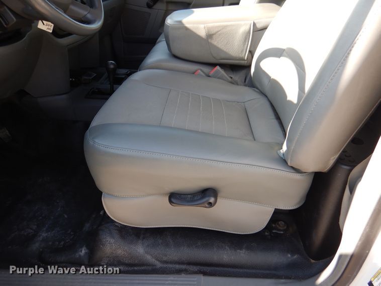 image for item DN5327 2009 Dodge Ram 5500HD  flatbed truck