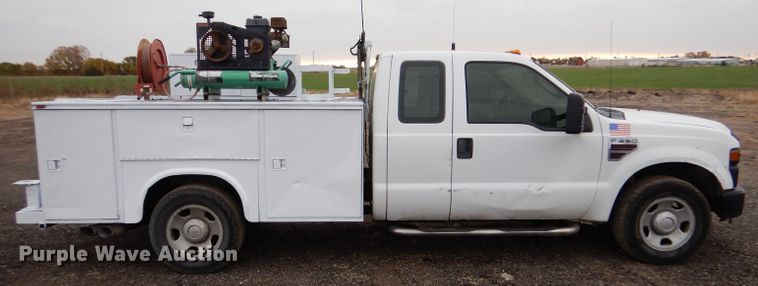 image for item DN5338 2009 Ford F350 Super Duty  SuperCab utility bed pickup truck