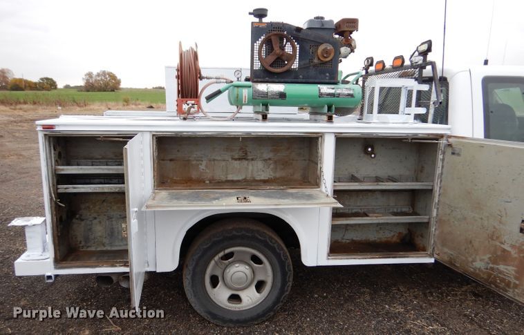 image for item DN5338 2009 Ford F350 Super Duty  SuperCab utility bed pickup truck