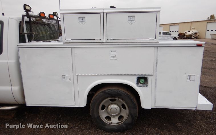 image for item DN5338 2009 Ford F350 Super Duty  SuperCab utility bed pickup truck