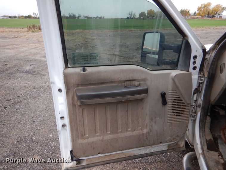 image for item DN5338 2009 Ford F350 Super Duty  SuperCab utility bed pickup truck