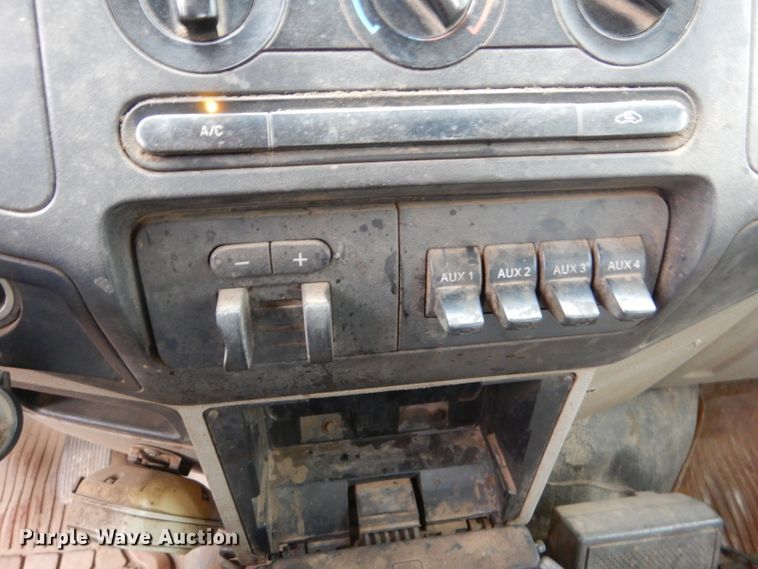 image for item DN5338 2009 Ford F350 Super Duty  SuperCab utility bed pickup truck