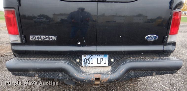 image for item DN5339 2004 Ford Excusrion  SUV