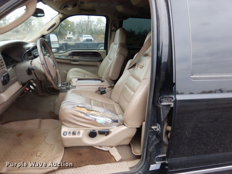 image for item DN5339 2004 Ford Excusrion  SUV