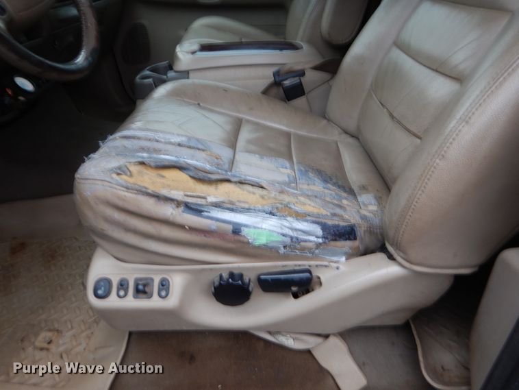 image for item DN5339 2004 Ford Excusrion  SUV