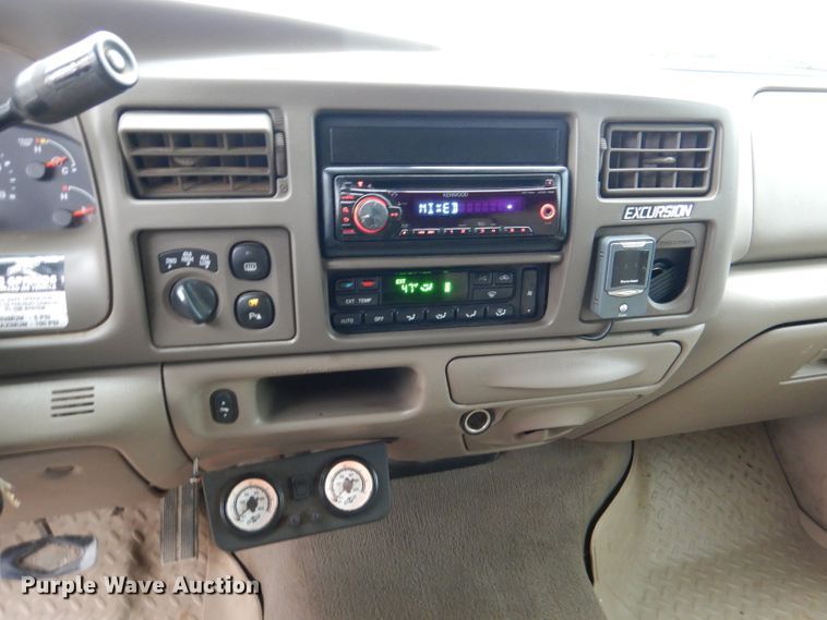 image for item DN5339 2004 Ford Excusrion  SUV