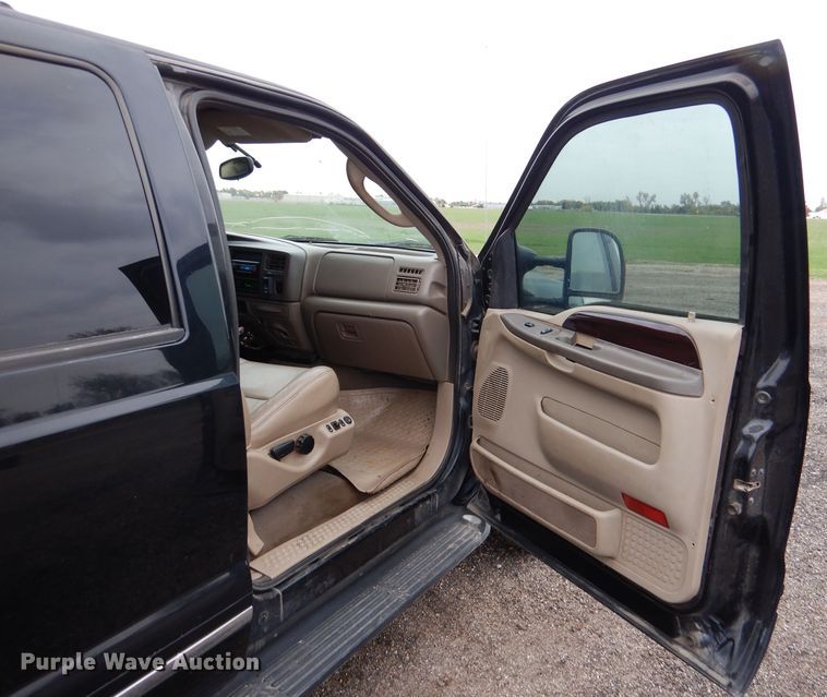 image for item DN5339 2004 Ford Excusrion  SUV