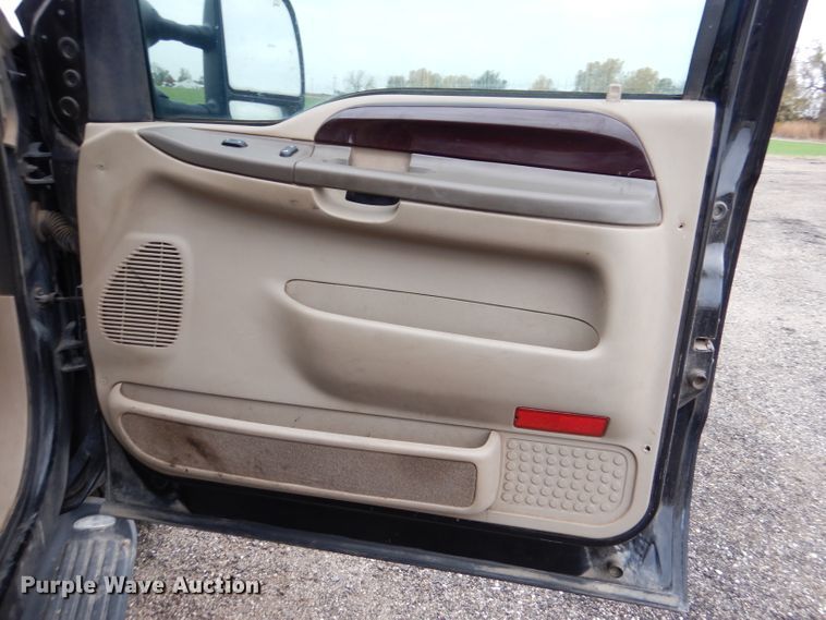 image for item DN5339 2004 Ford Excusrion  SUV