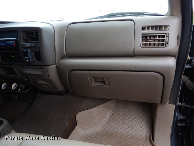 image for item DN5339 2004 Ford Excusrion  SUV