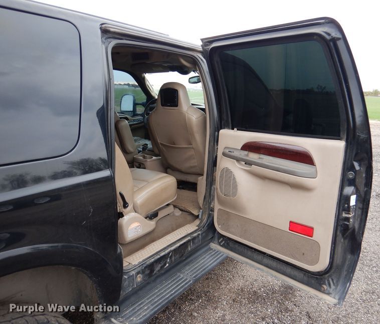 image for item DN5339 2004 Ford Excusrion  SUV