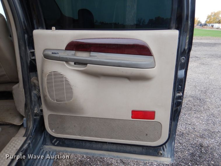 image for item DN5339 2004 Ford Excusrion  SUV